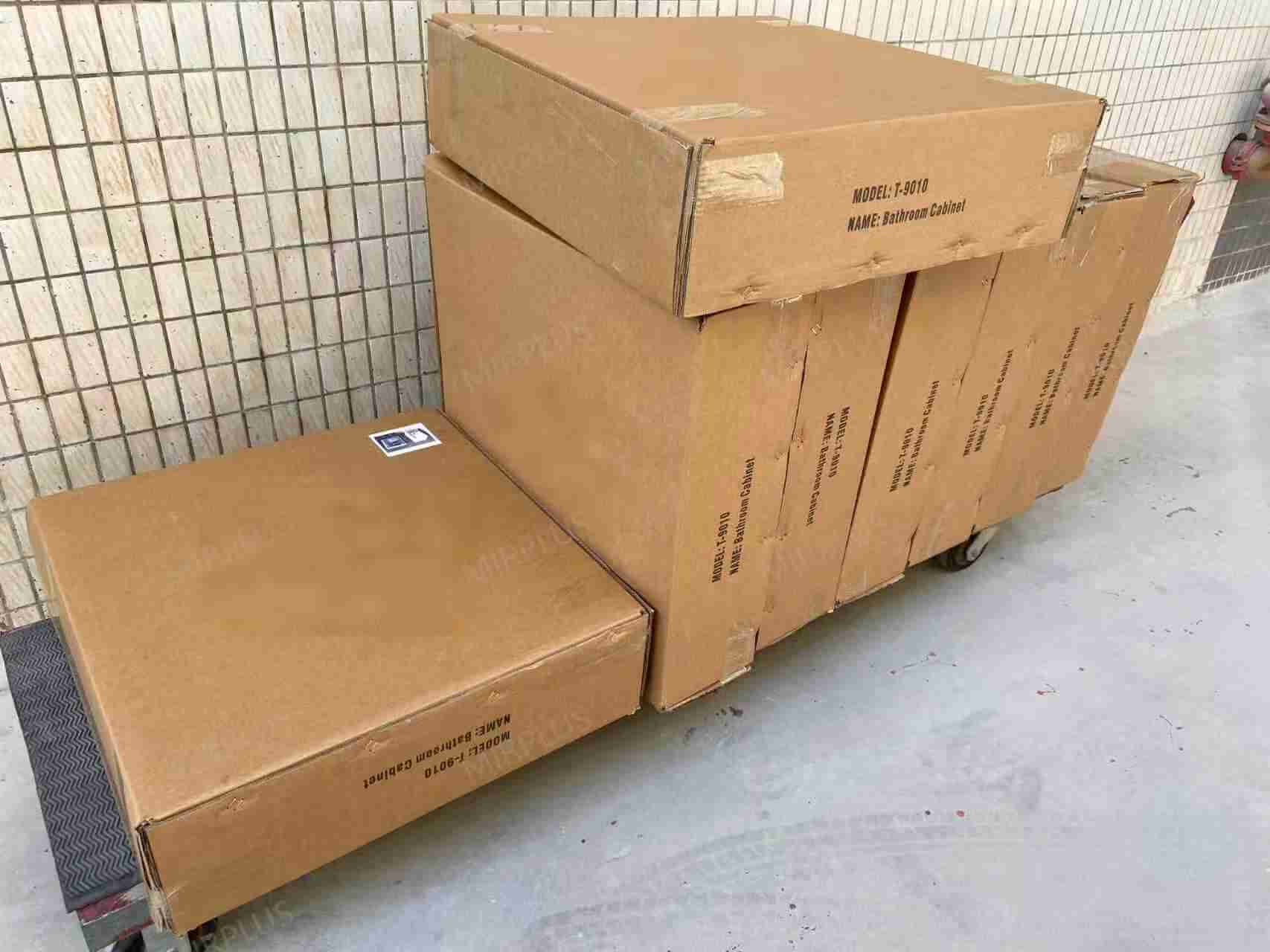 Mirplus packaging and carton protection for bathroom cabinets